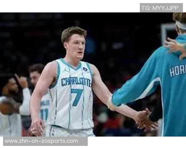 克尼佩尔半场表现亮眼三分球命中率高积极拼抢前场篮板贡献10分